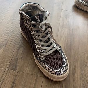 Size 9 P448 Sneakers